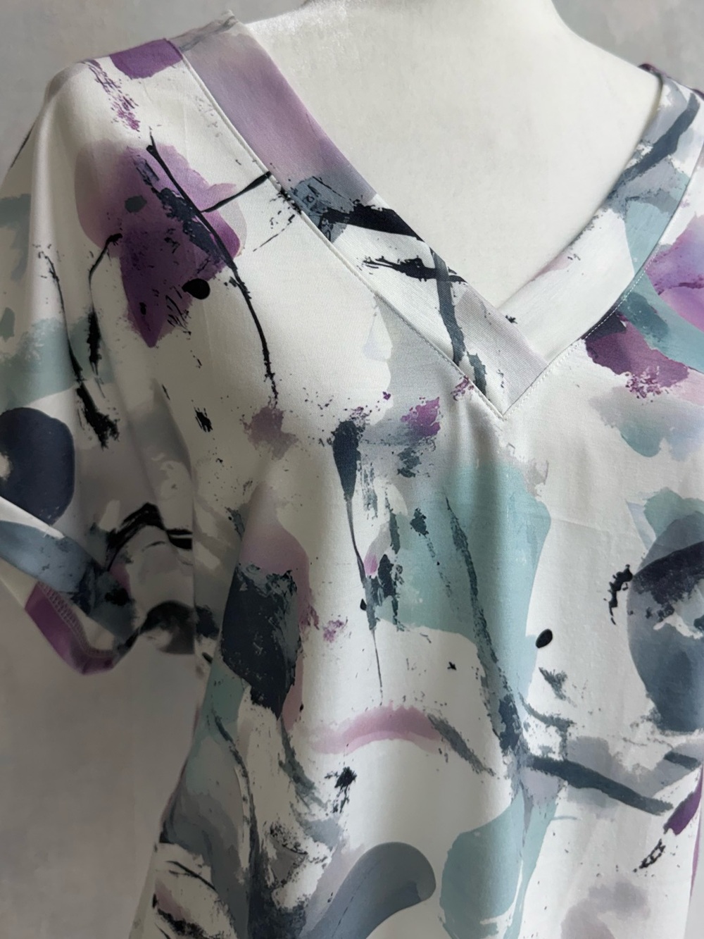 1/$10 or 2/$15 NWOT V-Neck Green & Purple Multi Tee. Casual Tee - Picture 2 of 9